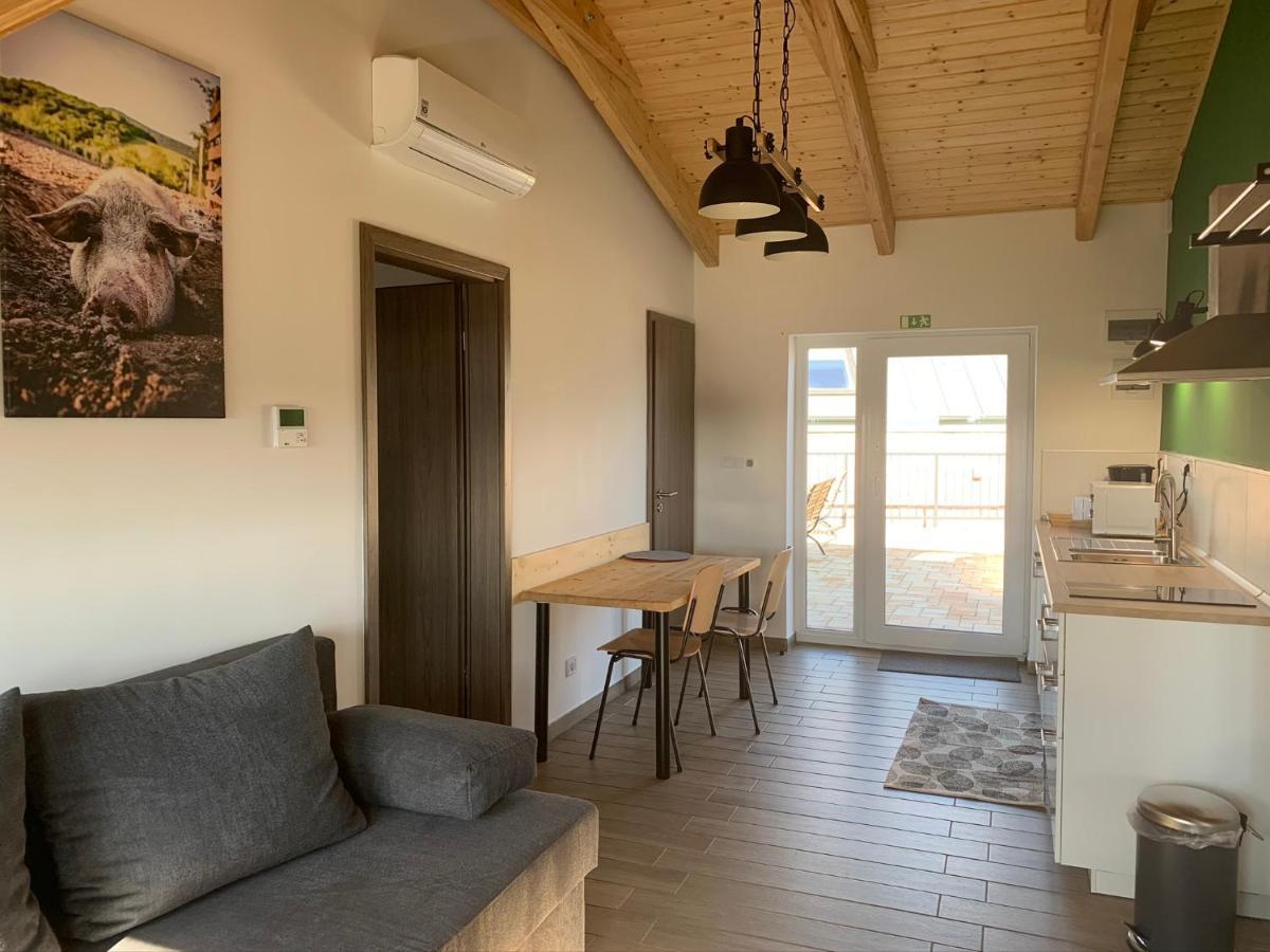Oeregtoelgy Apartman Szár Eksteriør billede